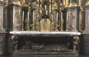 Das Grab von Petrus Canisius in der Jesuitenkirche des Kollegiums St. Michael in Fribourg (Schweiz). / Valentin Gehrig / CNA Deutsch