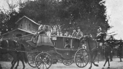 Papst Pius X. fährt in der Kutsche zur Lourdesgrotte  / Archiv Nersinger