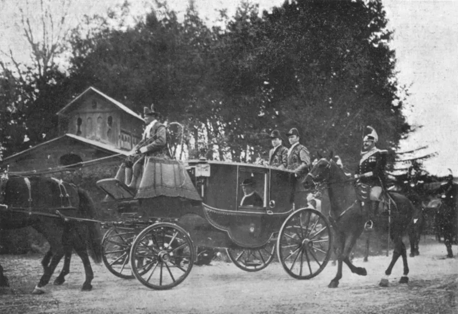 Papst Pius X. fährt in der Kutsche zur Lourdesgrotte 