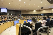 Photo 1 - Conference Hall with MEPS in the centre