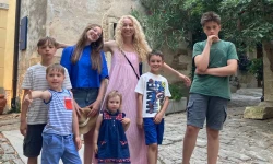 Kristina Zamarytė-Sakavičienė mit ihren sechs Kindern / privat