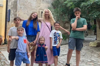 Kristina Zamarytė-Sakavičienė mit ihren sechs Kindern / privat