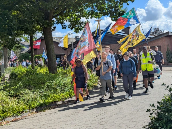 Fußwallfahrt der Priesterbruderschaft St. Petrus 2025 von Köln nach Kevelaer