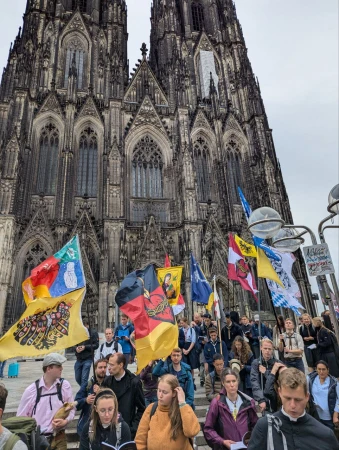 Fußwallfahrt der Priesterbruderschaft St. Petrus 2025 von Köln nach Kevelaer