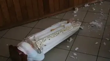 Die zersörte Statue Unserer Lieben Frau von Fatima im  Priesterseminar Heiligstes Herz Jeus in Worzel (Ukraine) 