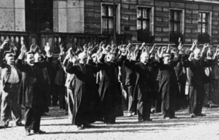 Festnahme katholischer Priester und Zivilisten durch die Nazis in Bydgoszcz, Polen, im September 1939. / (CC0) 
