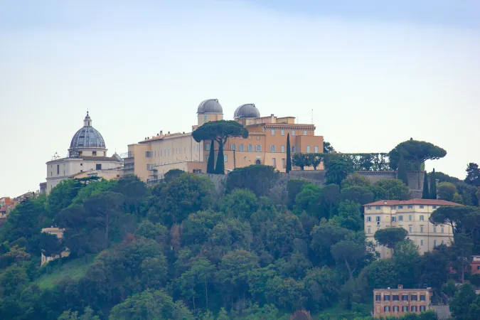 Papstpalast mit den Domen der Sternwarte in Castelgandolfo