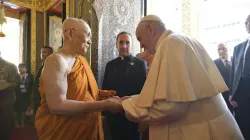 Papst und Patriarch am 21. November 2019 im Tempel Wat Ratchabophit Sathit Maha Simaram in Bangkok / Vatican Media