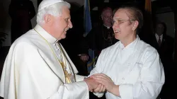 Papst Benedikt mit Lidia Bastianich / Vatican Media