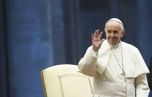 Papst Franziskus bei der Vigilfeier für den Barmherzigkeitssonntag am 2. April 2016 auf dem Petersplatz.  / L'Osservatore Romano