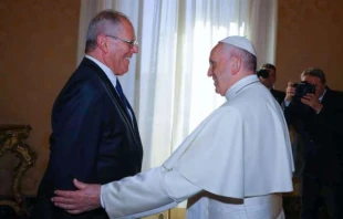 Präsident Pedro Pablo Kuczynski mit Papst Franziskus / ANDINA Prensa Presidencia / Andres Valle