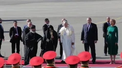 Ankunft von Papst Franziskus am Flughafen von Tiflis am 30. September 2016. / CNA/Alan Holdren