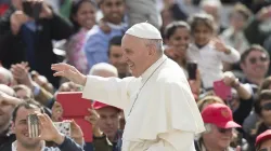 Papst Franziskus bei der Jubiläumsaudienz auf dem Petersplatz am 9. April 2016 / L'Osservatore Romano