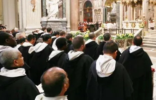 Dominikaner bei der Feier der heiligen Messe in der Lateranbasilika / CNA / Daniel Ibanez