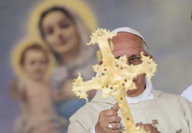 Papst Franziskus bei der Feier der heiligen Messe in Armenien am 25. Juni 2016