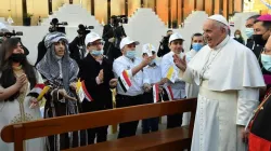 Papst Franziskus grüßt Kinder im Irak am 6. März 2021. 
 / Vatican Media.