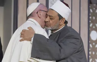 Papst Franziskus und der Imam der Moschee Al-Azhar in Ägypten am 28. April 2017 in Kairo / Vatican Media