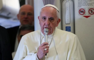Papst Franziskus gibt eine "fliegende Pressekonferenz" am 18. Januar 2016. / CNA/Alan Holdren