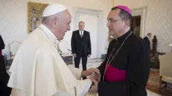 Papst Franziskus mit Bischof Pineda beim Ad-Limina-Besuch am 4. September 2017 / Vatican Media