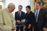 Papst Franziskus trifft sich mit Facebook-Chef Mark Zuckerberg im Vatikan