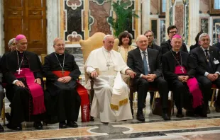 Papst Franziskus mit Teilnehmern der Konferenz am 2. Mai 2019 / Vatican Media