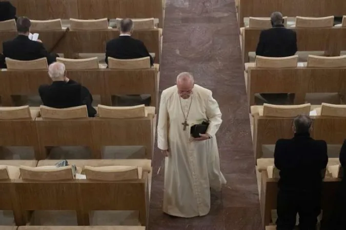 Papst Franziskus bei Fastenexerzitien mit der Römischen Kurie