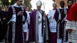 Papst Franziskus bei der Prozession zur Kirche Santa Sabina vor der heiligen Messe am 6. März 2019 / Daniel Ibanez / CNA Deutsch