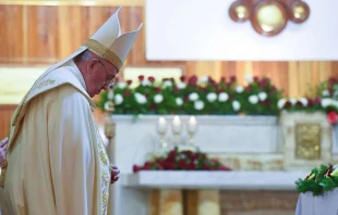 Papst Franziskus feiert das Sakrament der Eucharistie – die heilige Messe – im chaldäischen Ritus in der St.-Josephs-Kirche in Bagdad am 6. März 2021 / Vatican Media