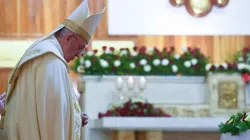 Papst Franziskus feiert das Sakrament der Eucharistie – die heilige Messe – im chaldäischen Ritus in der St.-Josephs-Kirche in Bagdad am 6. März 2021 / Vatican Media