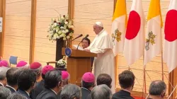 Papst Franziskus bei seiner Rede am 25. November in Tokio / Papal Flight Press Pool