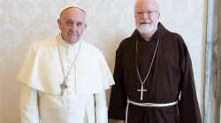 Papst Franziskus und Kardinal Sean O'Malley im Vatikan am 19. April  2018 / Vatican Media