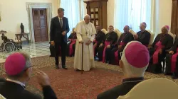 Papst Franziskus mit einer Delegation brasilianischer Bischöfe, 27. Juni 2022 / Vatican Media