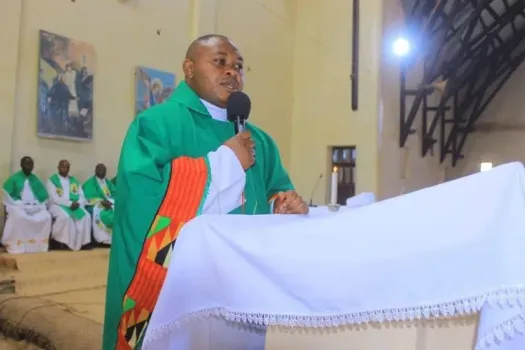 Der getötete Pater Richard Masivi Kasereka, CRM, in der Pfarrei St. Michael der Erzengel in der Diözese Butembo-Beni in der Demokratischen Republik Kongo am 31. Oktober 2021. / Mindere Regularkleriker 