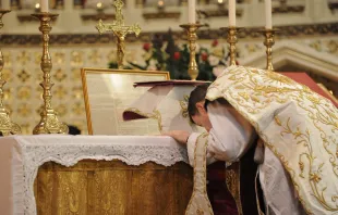 Priester bei der Messfeier im überlieferten Ritus / Flickr / catholicrelics.co.uk (CC BY-NC-ND 2.0)