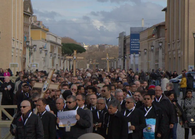 Einzug der Missionare der Barmherzigkeit auf den Petersplatz am gestrigen Dienstag, 9. Februar 2016