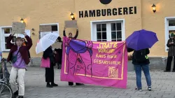 Abtreibungs-Aktivisten stören eine Veranstaltung von ProLife Europe in Regensburg / ProLife Europe