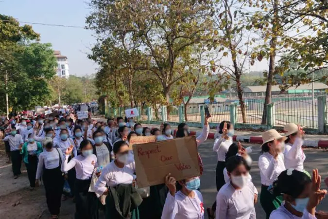 Lehrer protestieren in Hpa-An, der Hauptstadt des Karen-Staates, Burma, am 9. Februar 2021. 