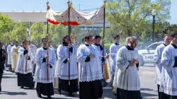 Prozession im Vorfeld des Nationalen Eucharistischen Kongresses in den USA im Frühjahr 2024 / The Catholic Miscellany / Carolina Mascarin
