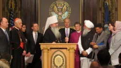 US-Vizepräsident Joe Biden (Mitte) mit den Vertretern verschiedener Religionen / CNA/Matt Hadro