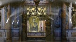 Das Petrusgrab liegt unterhalb des Papstaltars des Petersdoms in den Vatikanischen Grotten   / Dnalor_01 / Wikimedia (CC BY-SA 3.0 AT) 