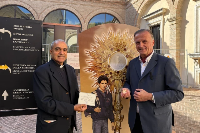 EWTN Deutschland erhält Reliquie des heiligen Carlo Acutis