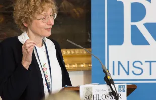 Marianne Schlosser auf der Fachtagung "Gottesfurcht & Heidenangst" am 19. Oktober 2013 / Wikimedia / RPP-Institut (CC BY-SA 3.0 DE)