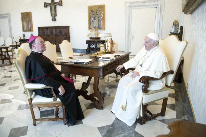 Bischof Bertram Meier und Papst Franziskus, 1. Juli 2022