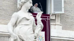 Papst Franziskus am Fenster des Apostolischen Palastes am 30. Januar 2022 / Vatican Media