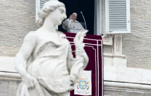 Papst Franziskus am Fenster des Apostolischen Palastes am 30. Januar 2022 / Vatican Media