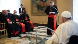 Kardinal Kurt Koch, Präsident des Päpstlichen Rates zur Förderung der Einheit der Christen, spricht zu Papst Franziskus im Vatikan, 6. Mai 2022. 
 / Vatican Media.

