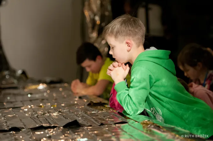 Gebet ist nicht nur für Erwachsene, im Gegenteil: Kinder bei "MEHR" 2016 in Augsburg