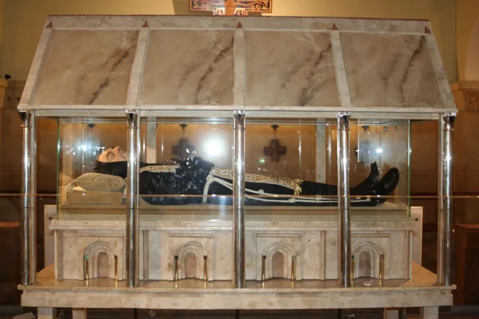 Pater Pios unversehrter Leichnam ruht in der neuen Wallfahrtskirche von San Giovanni Rotondo 