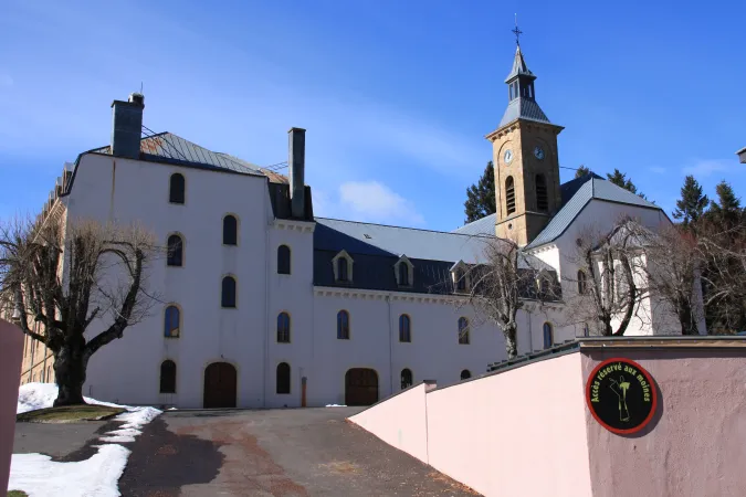 Das Kloster Unserer Lieben Frau vom Schnee bei Saint-Laurent-les-Bains im Bistum Viviers in der Ardèche.