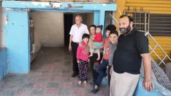 Salim Assaf (vorne) mit seiner Familie / Kirche in Not